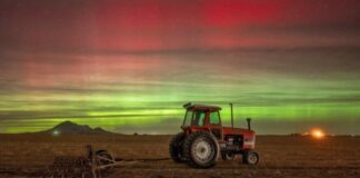 Το Βόρειο Σέλας φωτίζει τον ουρανό στο Sturgis της Νότιας Ντακότα Screenshot 2025 11 17