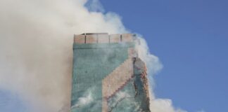 Ουκρανία: Καπνός σε πολυκατοικία που επλήγη από ρωσική πυραυλική επιδρομή Screenshot 2025 11 20