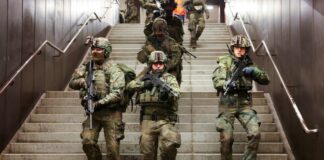 Στρατιώτες του γερμανικού στρατού Bundeswehr σε σταθμό του μετρό κατά τη διάρκεια άσκησης Screenshot 2025 11 20