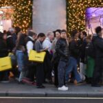 Γεμάτη η Oxford Street του Λονδίνου ενόψει της Black Friday Screenshot 2025 11 25