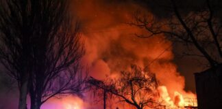 Ζαπορίζια: Κτίρια καίγονται μετά από ρωσική επιδρομή Screenshot 2025 11 27