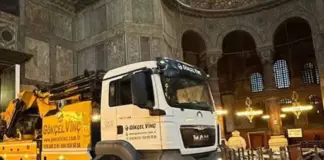 Τουρκικά ΜΜΕ: Σκάνδαλο η κυκλοφορία φορτηγών μέσα στην Αγία Σοφία Agia sofia ergasies 3.jpg