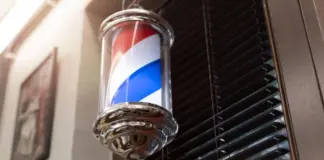 Γιατί οι μπαρμπέρηδες έχουν αυτό το σύμβολο έξω από τα μαγαζιά τους Barber