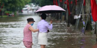 Aπομακρύνονται κάτοικοι από τα σπίτια τους στις Φιλιππίνες εξαιτίας τυφώνα Cache 1920x1080 crop high 8940523 22778508037743