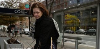 Επίθεση στην Ουάσιγκτον: Νεκρό το ένα από τα δυο μέλη της εθνοφρουράς Ethnofroura epithesu 696x464