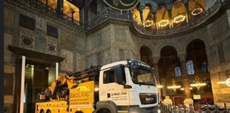Κωνσταντινούπολη: Πρωτοφανείς εικόνες στην Αγιά Σοφιά – Εργασίες συντήρησης με βαριά φορτηγά μέσα στον ναό Fortiga agia sofia