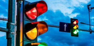 Καιρός να βάλουμε “έξυπνα” φώτα στις πόλεις Fwta