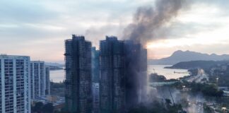 24 ώρες τρόμου στο Χονγκ Κονγκ: Πόλη σε πένθος, αρχές σε συναγερμό Hongkong kentriko