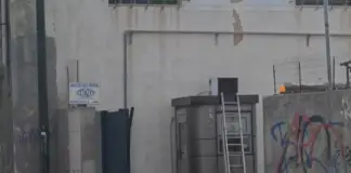 «Καταπλακώθηκε από υλικά 300 κιλών» – Οργή εργαζομένων στη ΣΤΑΣΥ για το εργατικό δυστύχημα στον Πειραιά Isap.png