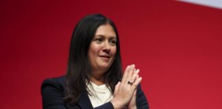 BBC: Η Βρετανίδα Υπουργός Πολιτισμού χαιρετίζει τη «συγγνώμη» προς τον Τραμπ Nandy 696x464