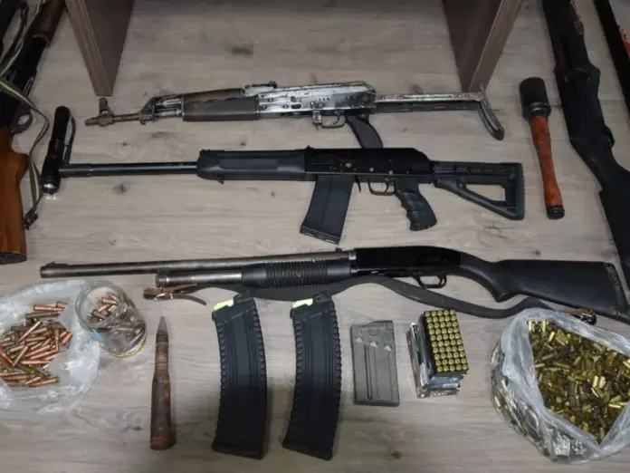 Opla kriti elas4.jpg