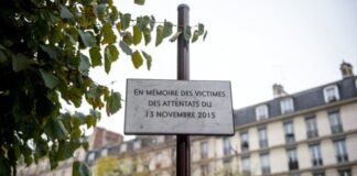 Γαλλία: 10 χρόνια από τις τρομοκρατικές επιθέσεις – Πένθιμο το κλίμα στο Παρίσι Paris 696x463