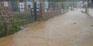 Δρόμοι μετατράπηκαν σε ποτάμια στη Σκιάθο λόγω της κακοκαιρίας Screenshot 20251105 140501 gallery 1200x609