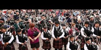 Παίκτες γκάιντας στη Μελβούρνη σπάνε παγκόσμιο ρεκόρ παίζοντας AC/DC 357143