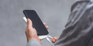 Power bank εξερράγη στην τσέπη επιβάτη στο αεροδρόμιο της Μελβούρνης Shutterstock powerbank.jpg