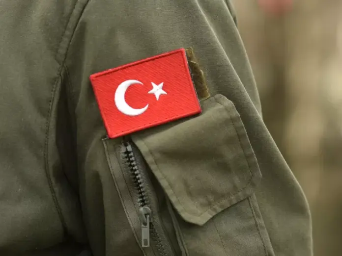 Shutterstock tourkos stratiotis.jpg