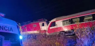Σύγκρουση δύο τρένων κοντά στην Μπρατισλάβα, δεκάδες οι τραυματίες Slovakia train collision 095941557 16x9 0 696x392