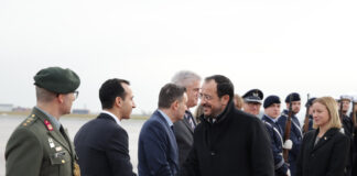 Με στρατιωτικές τιμές υποδέχθηκε τον ΠτΔ ο Γερμανός Καγκελάριος Πρόεδρος της Δημοκρατίας – Καγκελ