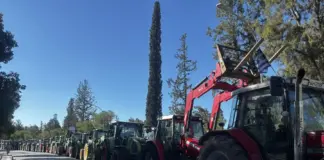 Στο Προεδρικό με τα τρακτέρ τους οι αγρότες – Επέδωσαν υπόμνημα προς Χριστοδουλίδη, Ούρσουλα και Μέτσολα 597341287 25143805545314617 1383954869014640680 n