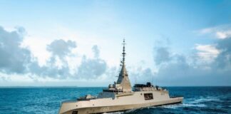 Live η ιστορική τελετή έπαρσης της ελληνικής σημαίας της φρεγάτας FDI «Κίμων» KIMON 696x463