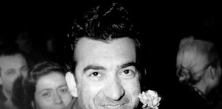 Νίκος Μπελογιάννης: Ο «Άνθρωπος με το γαρύφαλλο» Nikos Mpelogiannis