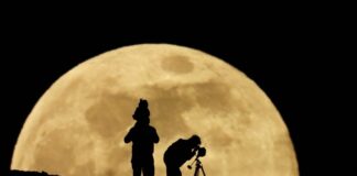 Εντυπωσιακές εικόνες από το Ψυχρό Φεγγάρι Supermoon