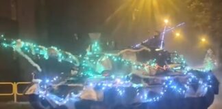 ΒΙΝΤΕΟ: «Έντυσαν» τανκ Leopard 1 με χριστουγεννιάτικα στολίδια και έκαναν βόλτα στους δρόμους TANKFOTAKIA2