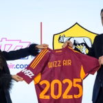 Από τα γήπεδα… στον αέρα: Wizz Air επίσημος εταίρος της AS Roma Ab5830 89d2e6419b314aecb73286b328dfd13e~mv2
