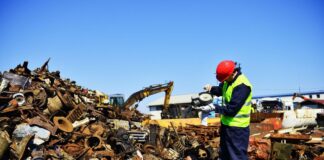 Αντιμετωπίζοντας το πρόβλημα των ηλεκτρονικών αποβλήτων (e-waste) Adobestock 337812621