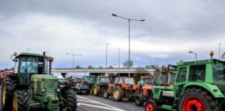 Χριστούγεννα με μπλόκα στην Ελλάδα: κλιμακώνουν τις κινητοποιήσεις αγρότες και κτηνοτρόφοι Agrotes trakter ellada 696x464