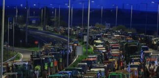 Αγρότες σε θέση μάχης: Νέα μπλόκα, κλειστοί δρόμοι από Βορρά μέχρι Κρήτη Agrotes ametakinitoi 696x464