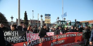 Αγρότες: «Επέλαση» των τρακτέρ στο λιμάνι της Θεσσαλονίκης (φωτό) Agrotes limani thessalonikis
