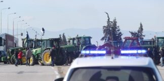 Κλιμακώνονται οι αγροτικές κινητοποιήσεις – Σε ποια σημεία είναι κλειστό το εθνικό οδικό δίκτυο (φωτό) Agrotes mploka 2 696x464
