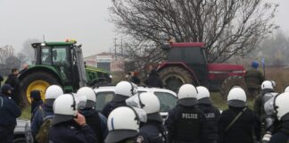 Σέρρες: Αγρότες «έσπασαν» το μπλόκο της Αστυνομίας και οδεύουν προς το τελωνείο Προμαχώνα Agrotes serres