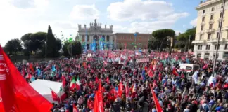 Σε γενική απεργία το μεγαλύτερο συνδικάτο στην Ιταλία Ap italiaapergia.jpg