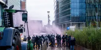 ΒΙΝΤΕΟ-ΦΩΤΟ: Οδοφράγματα και συγκρούσεις χιλιάδων αγροτών με την αστυνομία στις Βρυξέλλες Ap vrixellesagrotes2.jpg