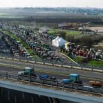 Κλείνουν και παρακαμπτηρίους σήμερα οι αγρότες στην Ελλάδα Bloko nikaias 696x522 (1)