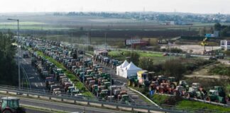 Κλείνουν και παρακαμπτηρίους σήμερα οι αγρότες στην Ελλάδα Bloko nikaias 696x522 (1)