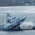 Βόλος: Σκάφος του Λιμενικού «καρφώθηκε» πάνω σε κυματοθραύστη Bolos limeniko