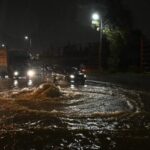 Πάνω από 1 μέτρο η στάθμη του νερού σε Νέα Πέραμο – Σοβαρά προβλήματα και στη Μάνδρα Byron 696x464