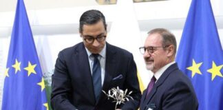 Να εξασφαλίσουμε ότι κάθε άνθρωπος θα ζει με αξιοπρέπεια, λέει ο ΥΠΕΞ απονέμοντας το βραβείο «Σ.Σουλιώτη» Cache 500x500 9553705 466819