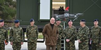 Δένδιας: Η επίσκεψη στη μονάδα παραγωγής drones στην Ξάνθη και το «ευχαριστώ» στα στελέχη των Ενόπλων Δυνάμεων Dendias xanthi 696x464