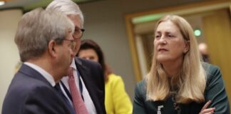 Ελβετία: «Δύσκολα» θα φτάσουν ξανά οι αμερικανικοί δασμοί σε επίπεδα αρχών του 2025 Elbetia ipa dasmoi epipeda 2025 696x459