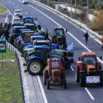 Χαλαρώνουν τα μπλόκα: Μοντέλο Χριστουγέννων για την έξοδο των εκδρομέων της Πρωτοχρονιάς Eurokinissi agrotes 2.jpg