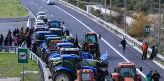 Χαλαρώνουν τα μπλόκα: Μοντέλο Χριστουγέννων για την έξοδο των εκδρομέων της Πρωτοχρονιάς Eurokinissi agrotes 2.jpg