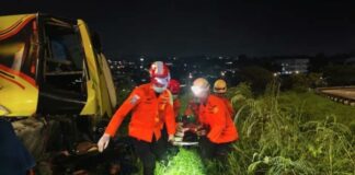 Ινδονησία: Πολύνεκρο τροχαίο με λεωφορείο – Τουλάχιστον 16 άνθρωποι έχασαν τη ζωή τους Indonesia troxaio 696x464