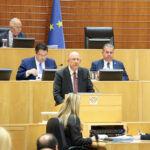 Υπουργός Οικονομικών – Ομιλία ενώ