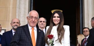 Στη Βουλή η Κίμπερλι Γκιλφόιλ: Εθιμοτυπική συνάντηση με τον Νικήτα Κακλαμάνη Kimberley 696x464