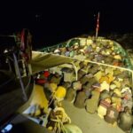 Στο Ρέθυμνο οι πάνω από 500 μετανάστες που εντοπίστηκαν χθες στη Γαύδο – Φωτογραφίες από την επιχείρηση του Λιμενικού Limeniko2 696x321