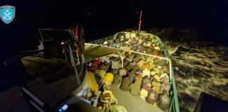 Στο Ρέθυμνο οι πάνω από 500 μετανάστες που εντοπίστηκαν χθες στη Γαύδο – Φωτογραφίες από την επιχείρηση του Λιμενικού Limeniko2 696x321